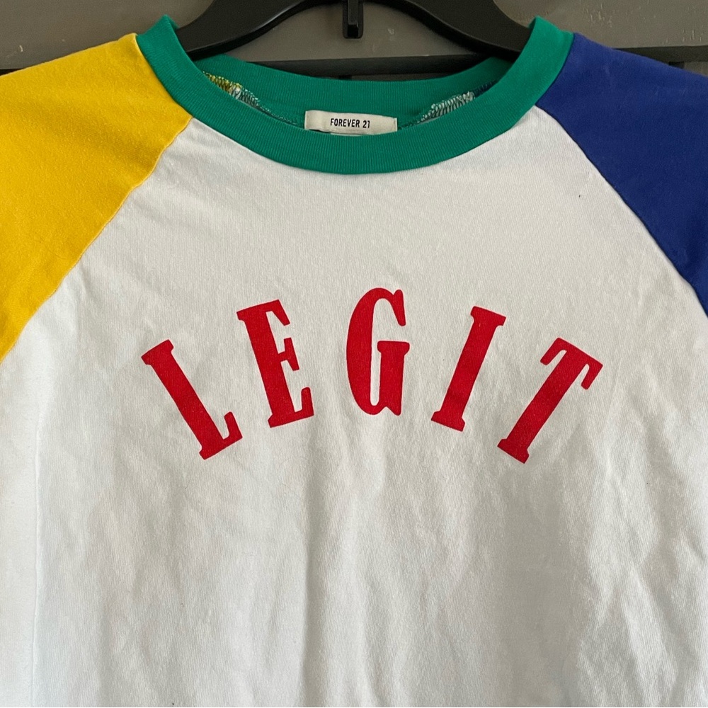 Forever 21 Y2K
Color block sweat shirt
Size Small
“Legit”
Y2K. - Picture 3 of 4